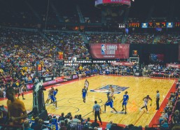 开云官网-.昂热球迷聚集观战，球队取得胜利，昂热比赛预测聚胜顽球汇